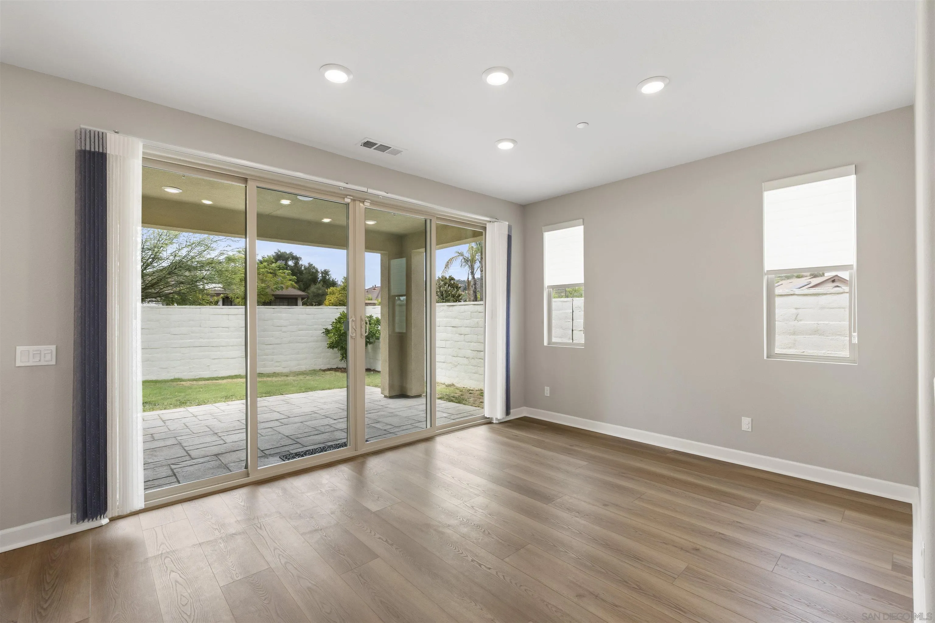 1187 Barry Pl