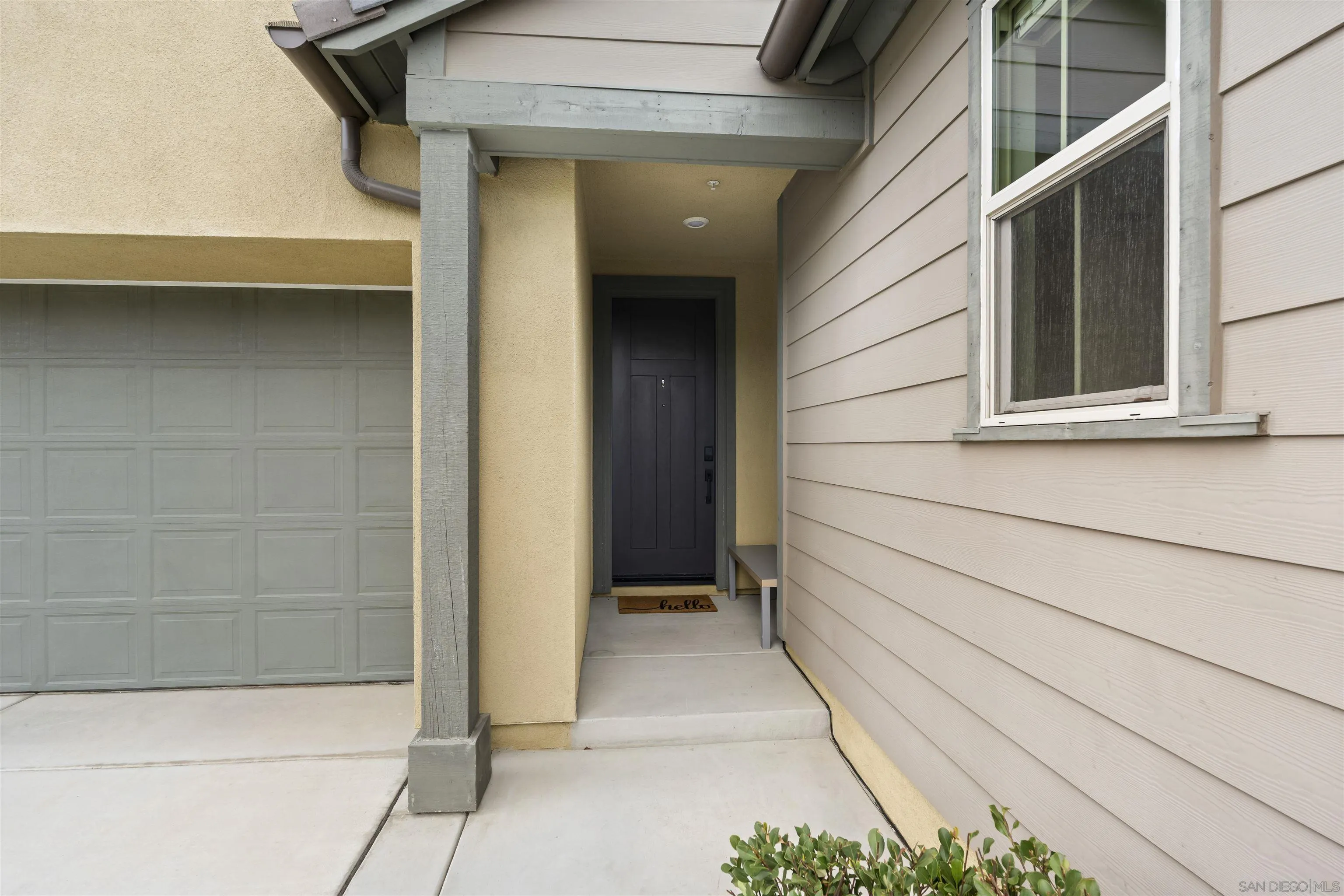 1187 Barry Pl