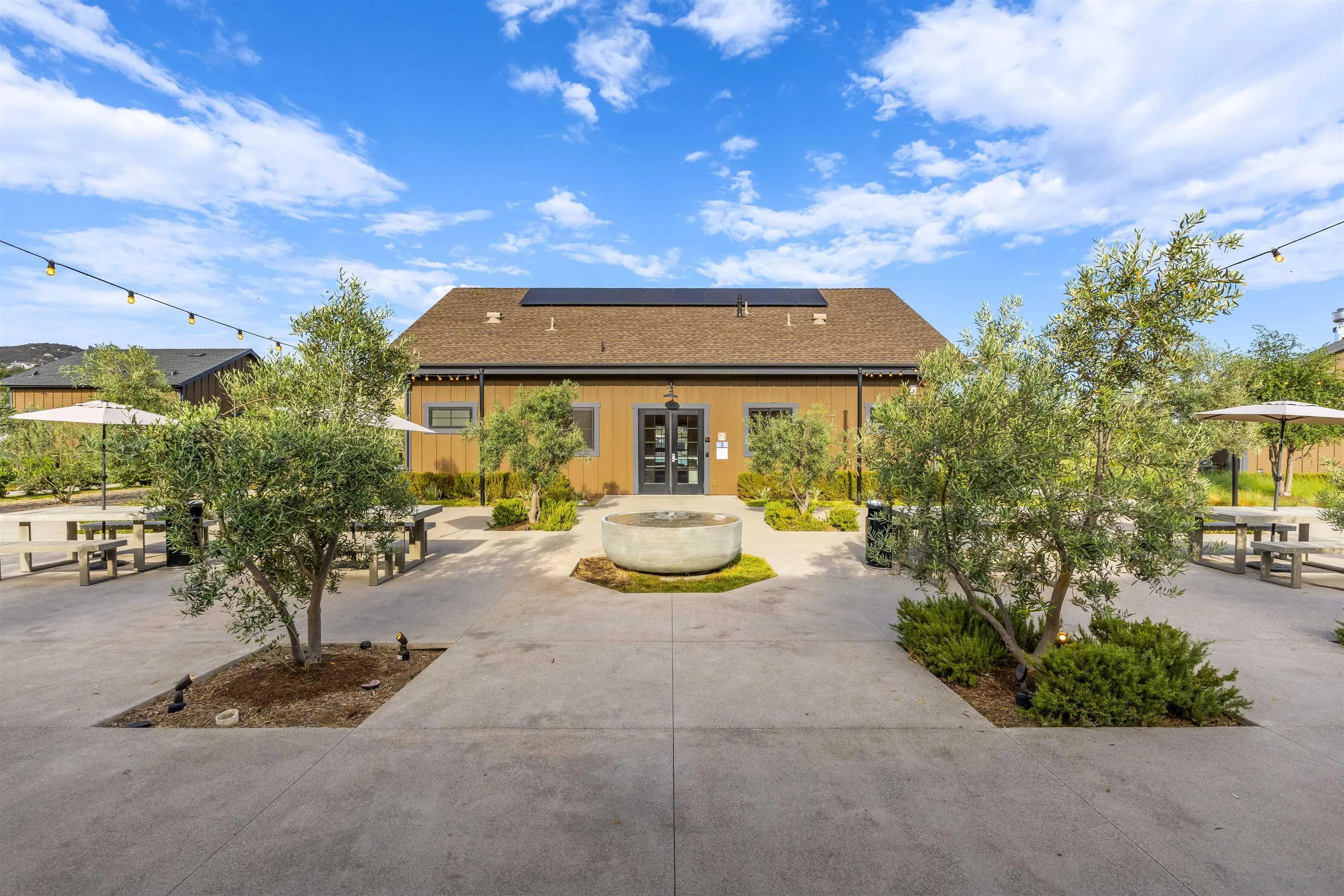 1187 Barry Pl