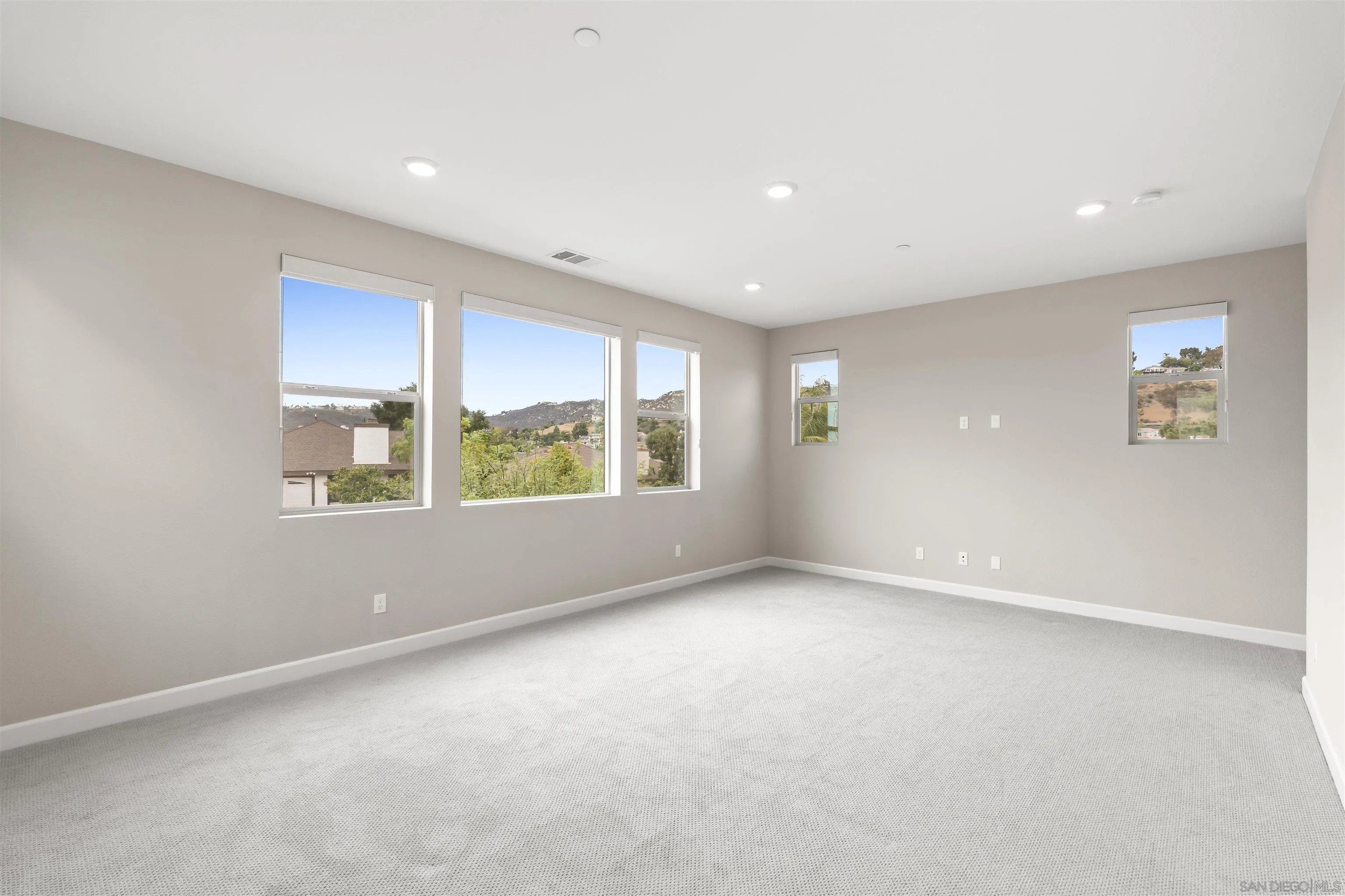 1187 Barry Pl