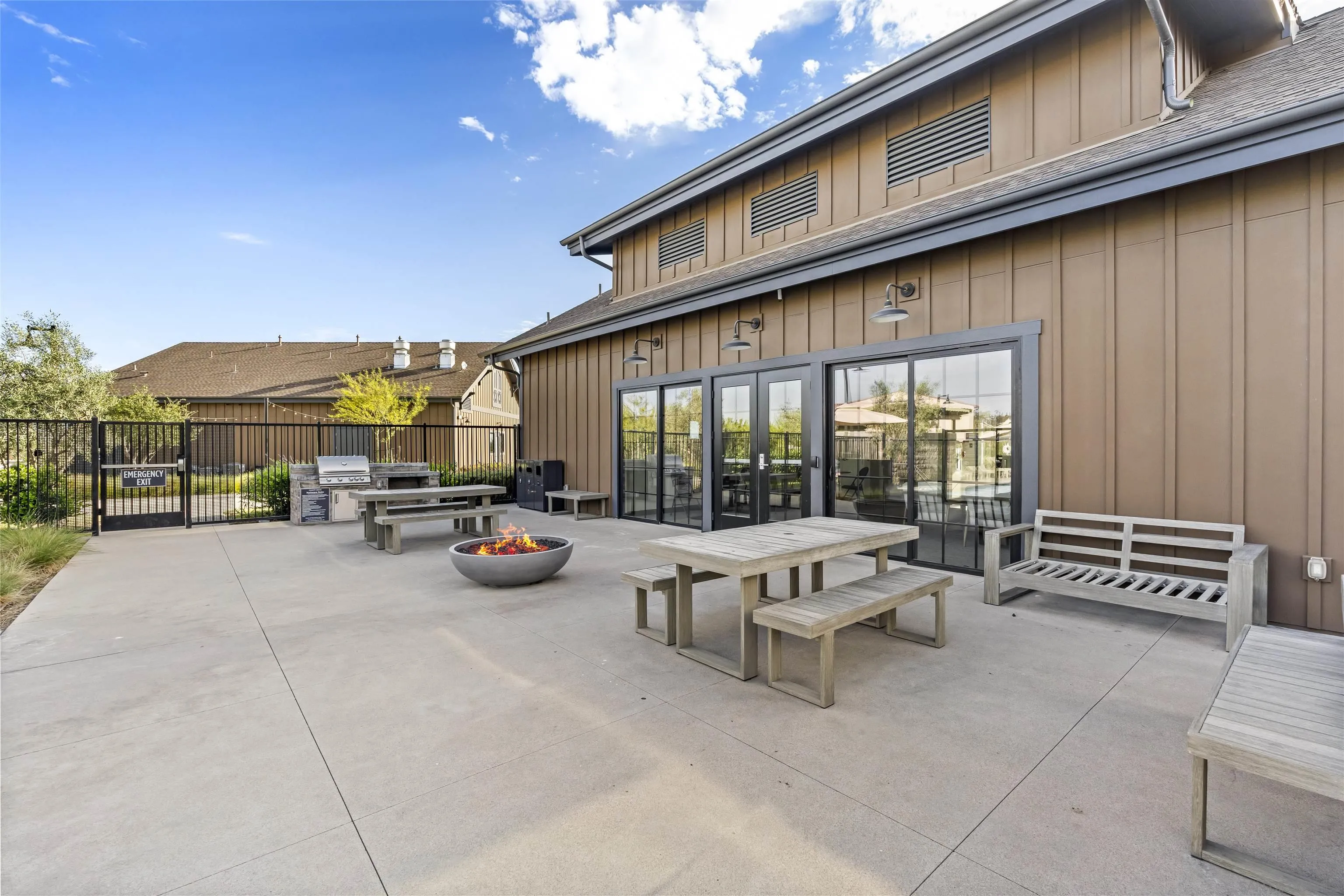 1187 Barry Pl