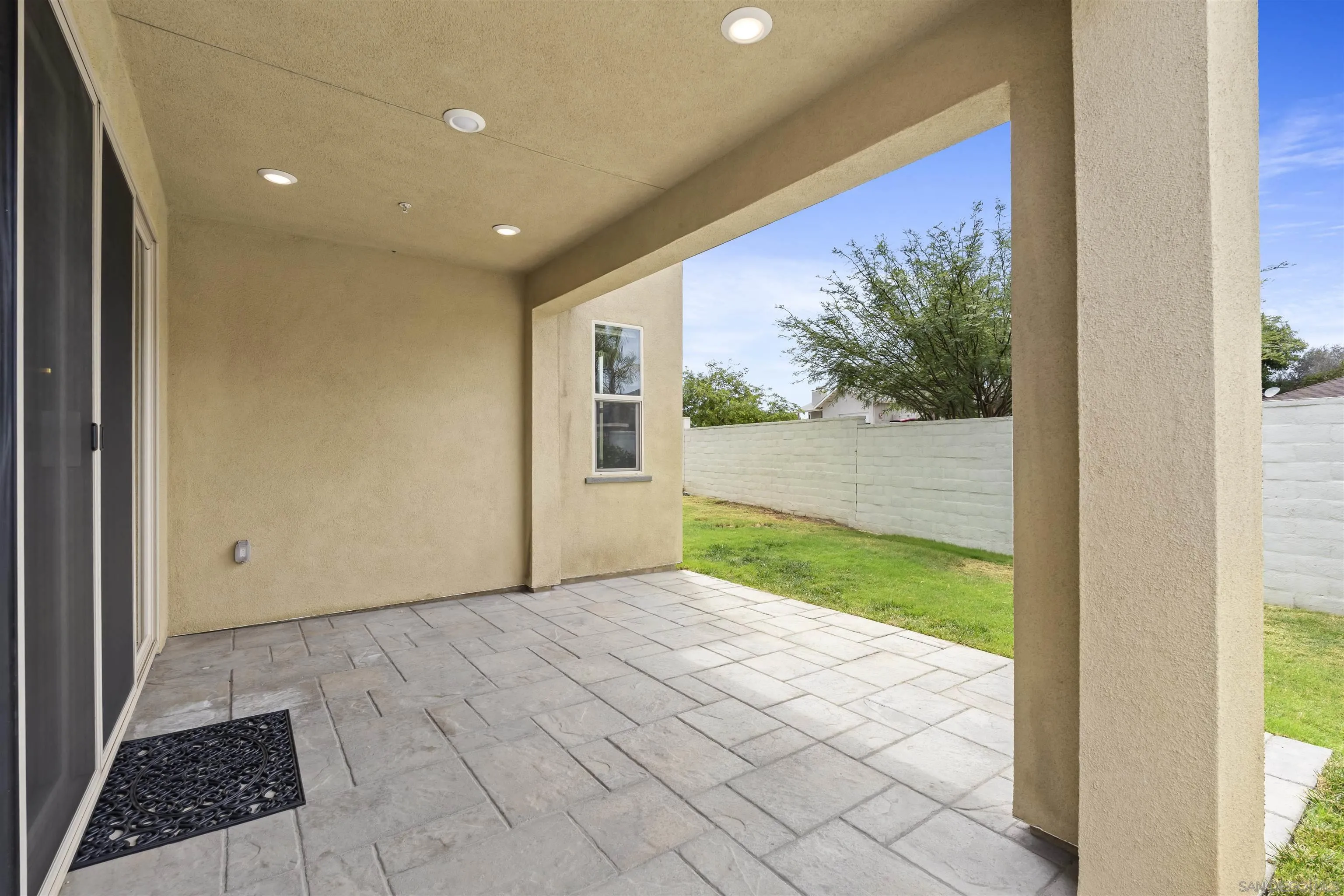 1187 Barry Pl