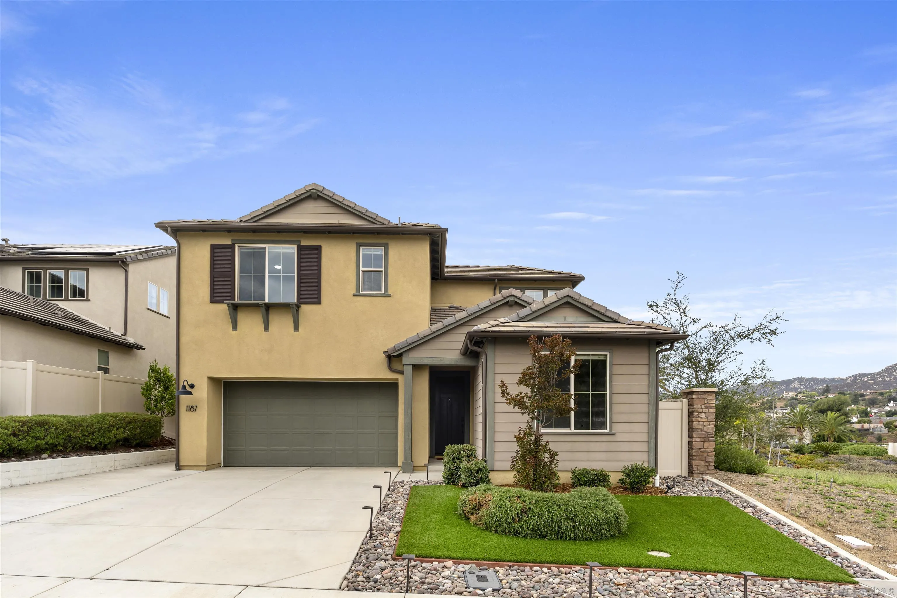 1187 Barry Pl
