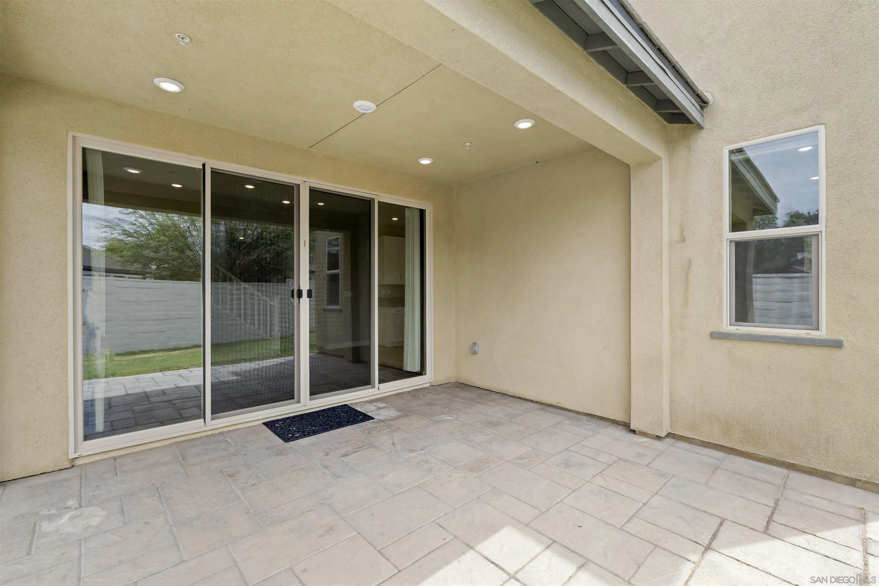 1187 Barry Pl