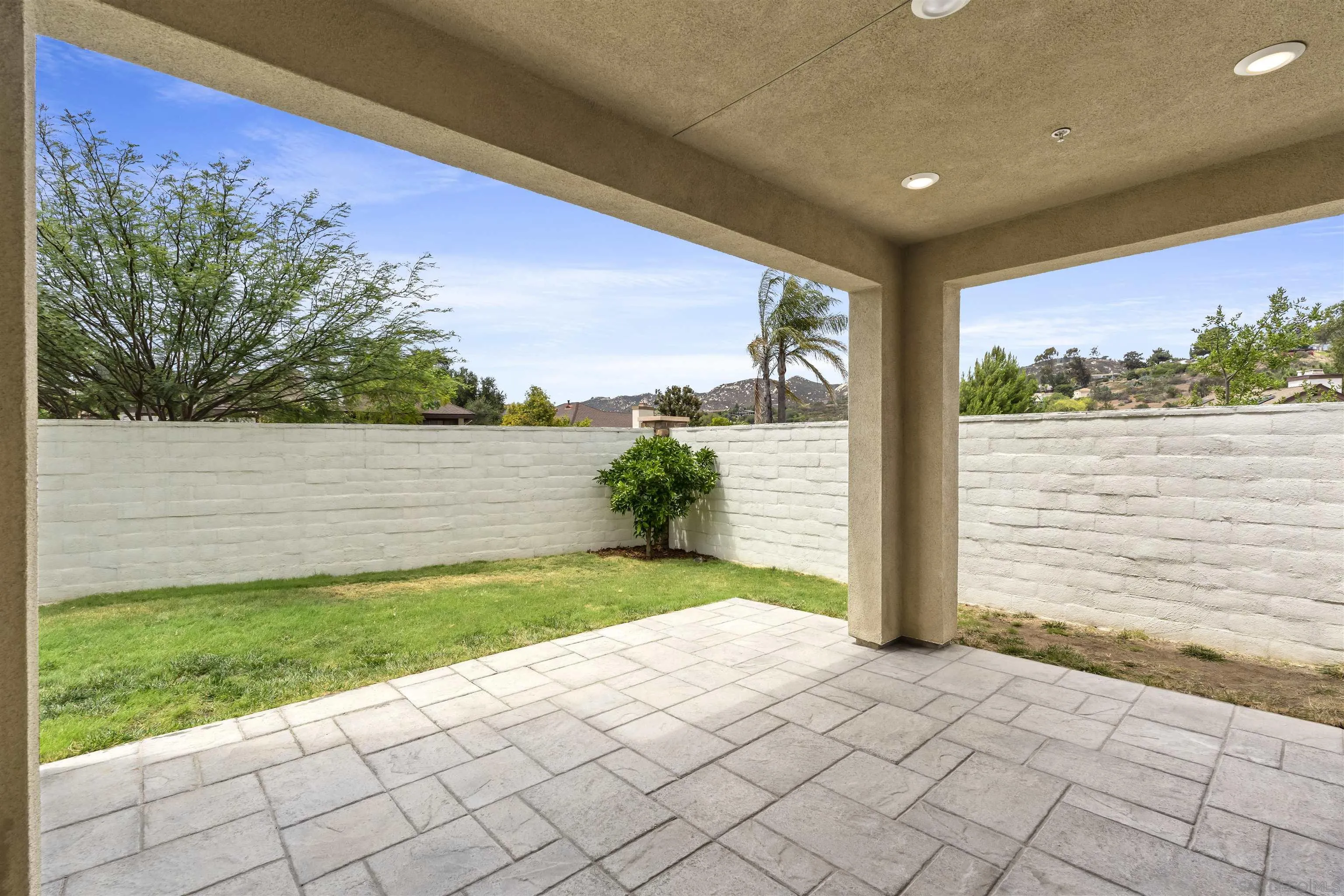 1187 Barry Pl