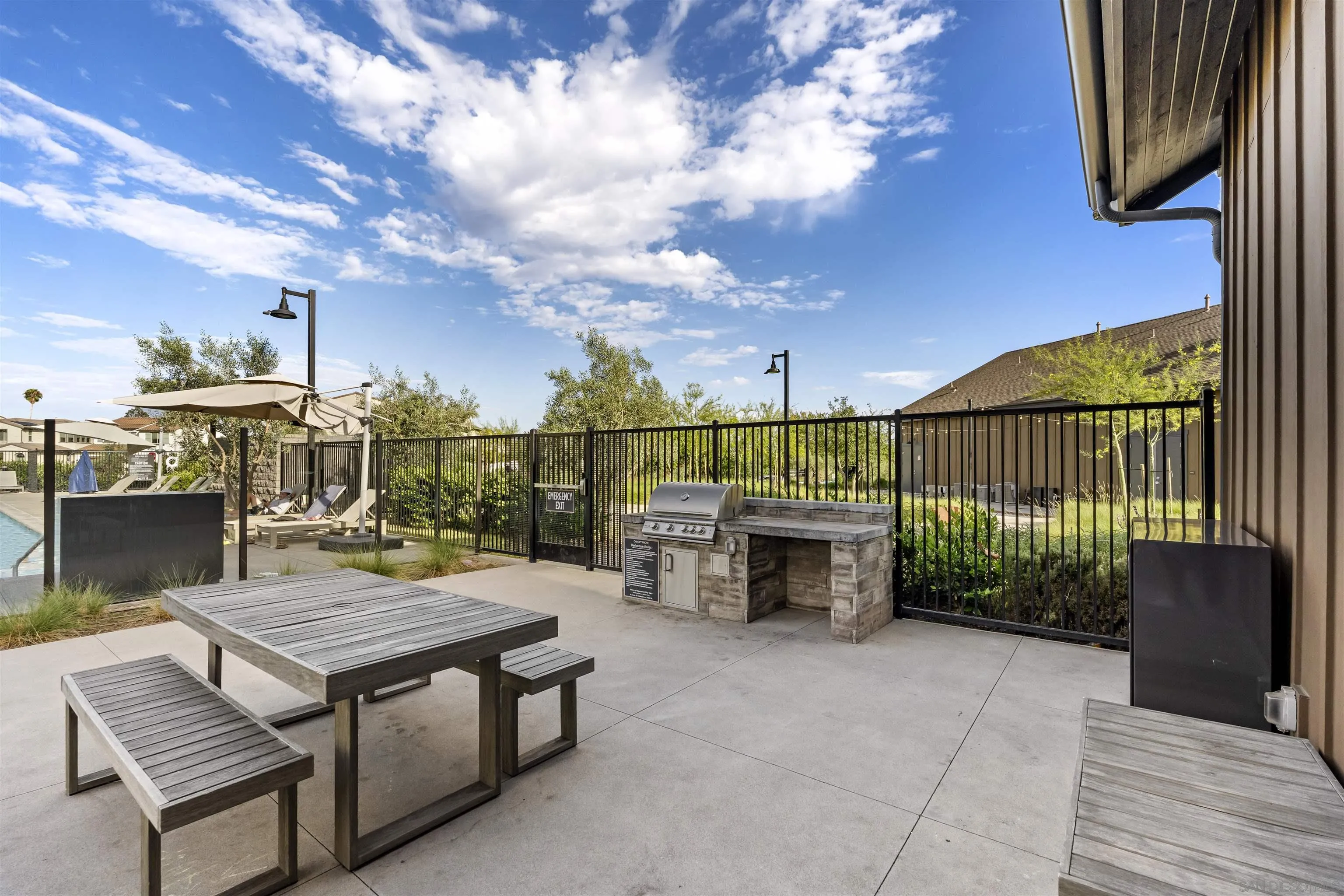 1187 Barry Pl