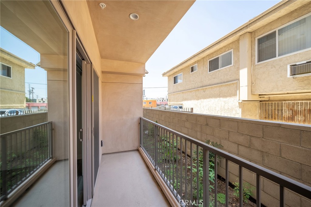 14526 Hartland Street Unit: 206