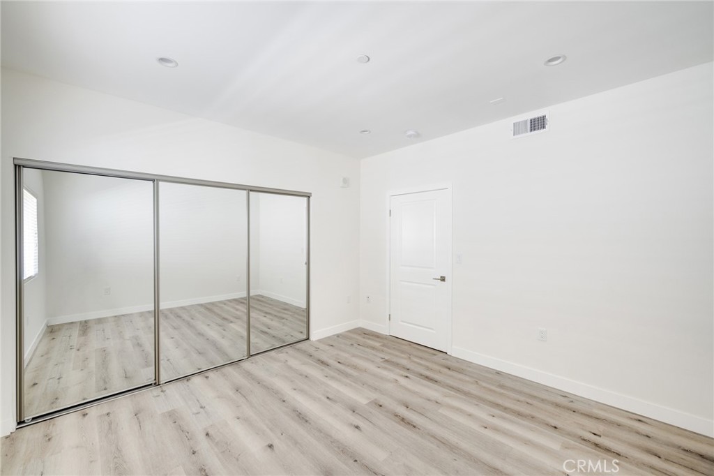 14526 Hartland Street Unit: 206