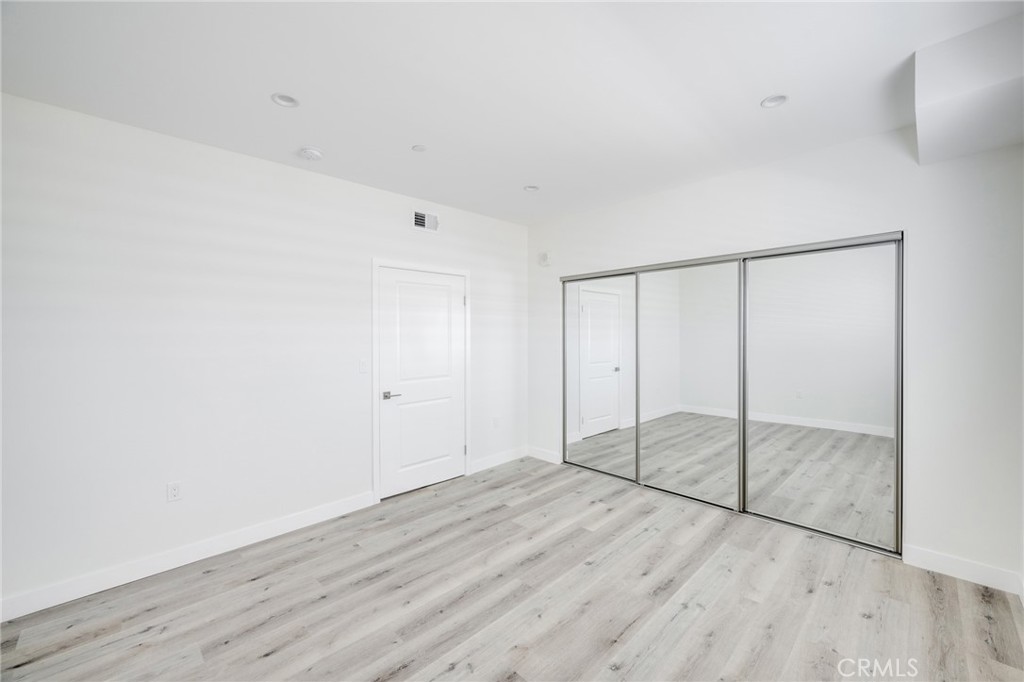 14526 Hartland Street Unit: 303