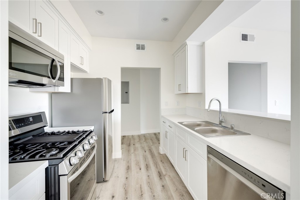 14526 Hartland Street Unit: 303