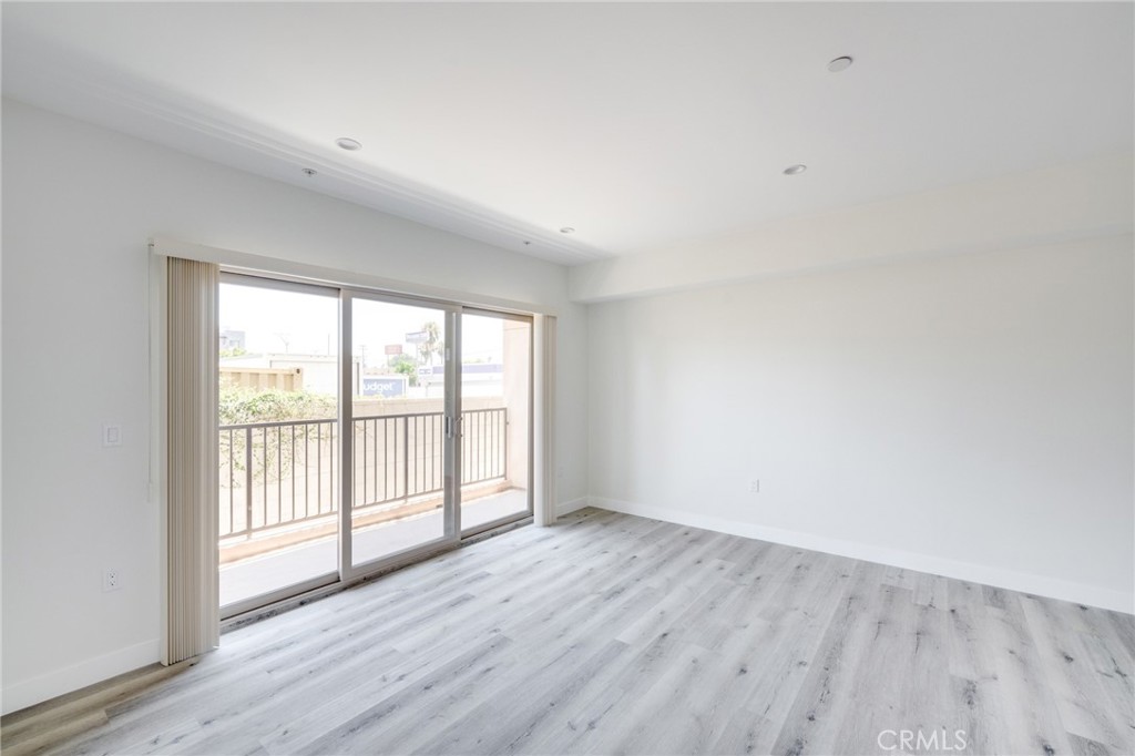 14526 Hartland Street Unit: 303