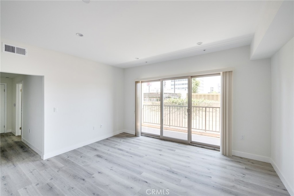 14526 Hartland Street Unit: 303