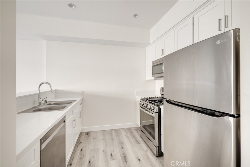 14526 Hartland Street Unit: 305