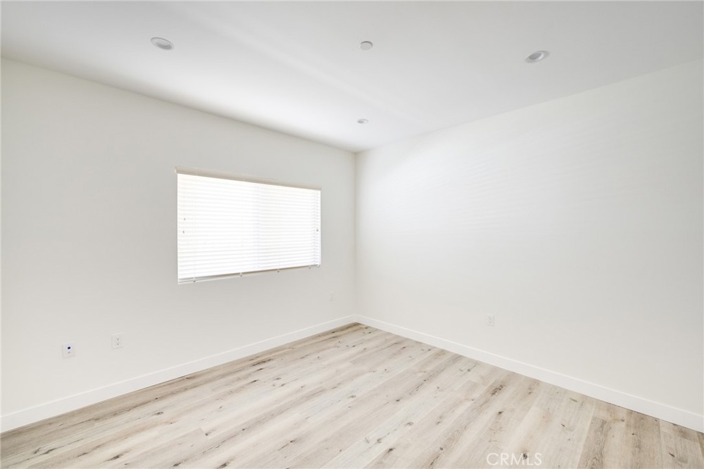 14526 Hartland Street Unit: 305