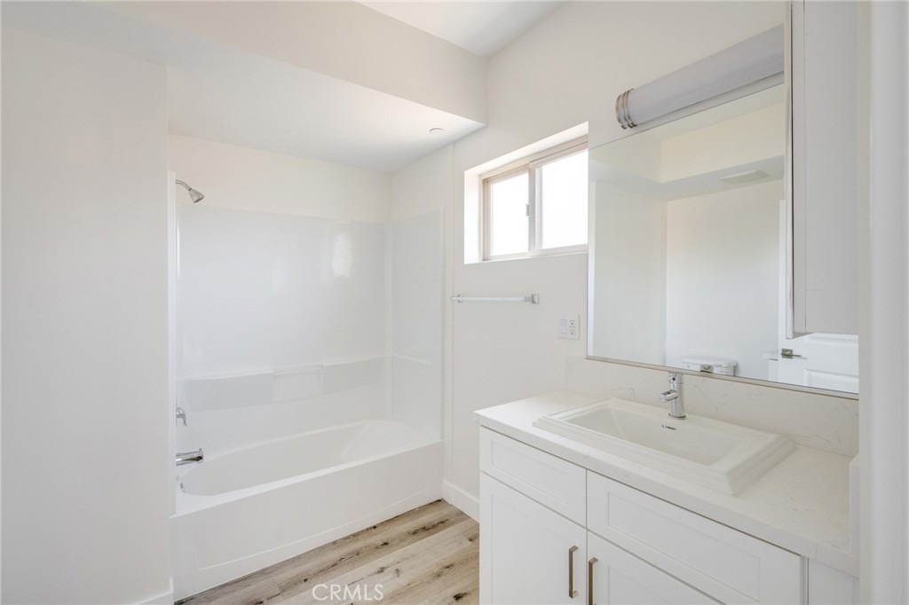 14526 Hartland Street Unit: 305