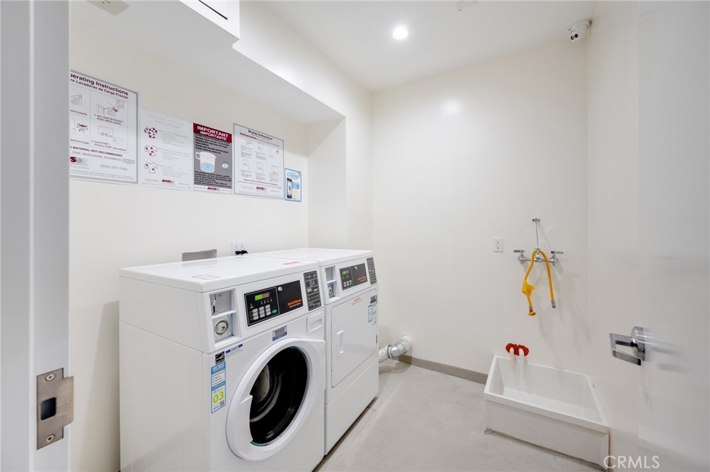 14526 Hartland Street Unit: 305