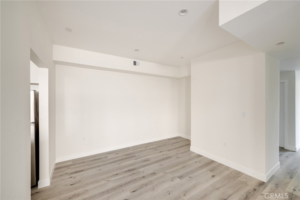 14526 Hartland Street Unit: 305