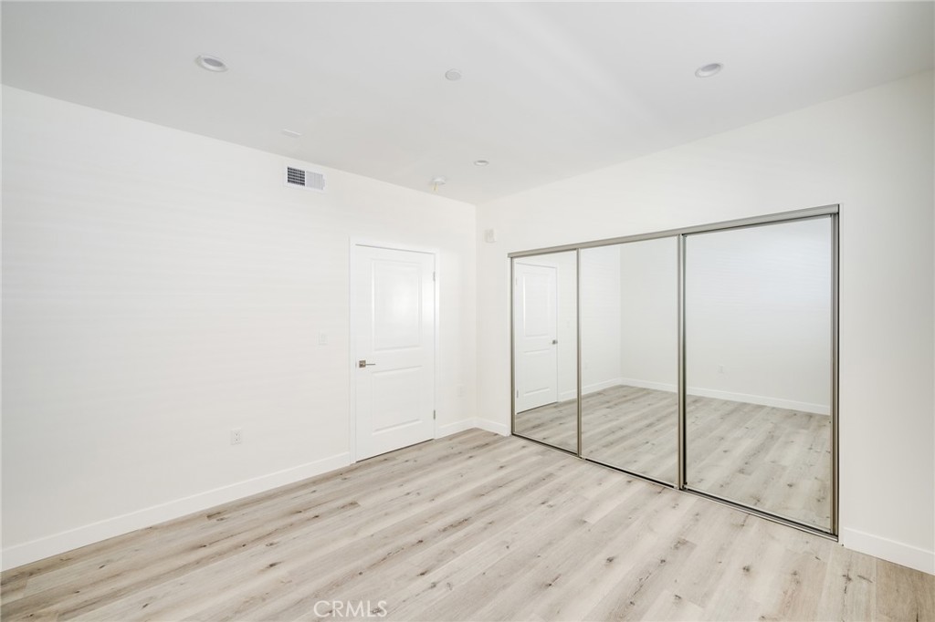 14526 Hartland Street Unit: 305