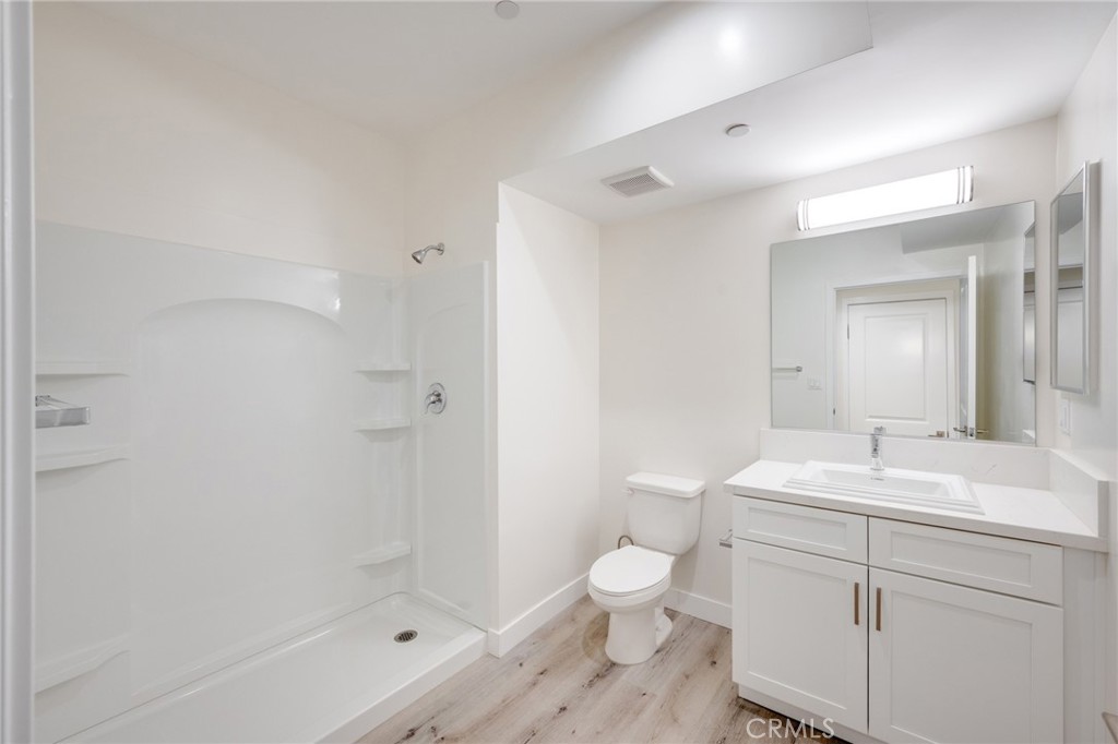 14526 Hartland Street Unit: 305