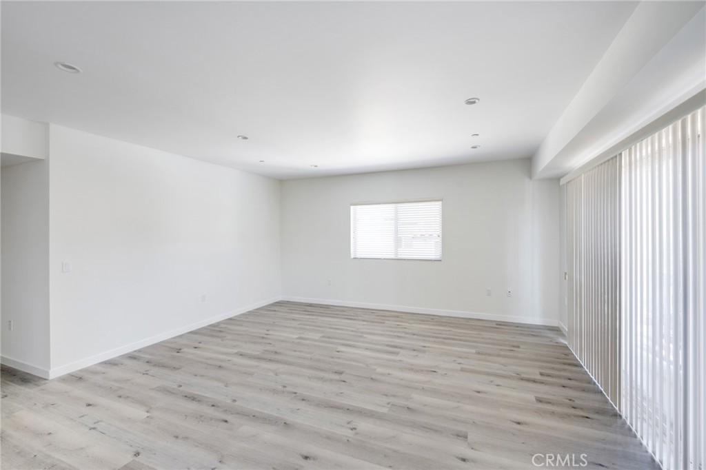 14526 Hartland Street Unit: 307