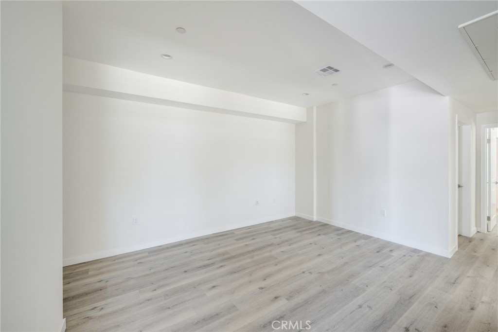 14526 Hartland Street Unit: 307