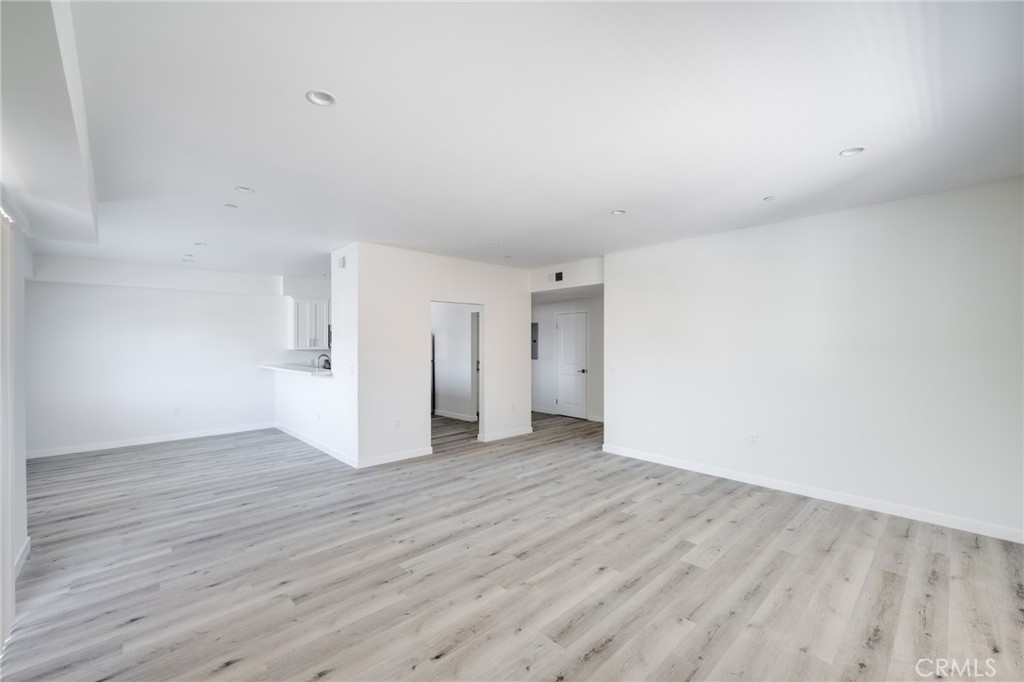 14526 Hartland Street Unit: 307