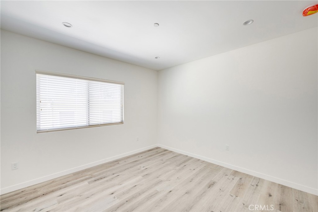 14526 Hartland Street Unit: 307