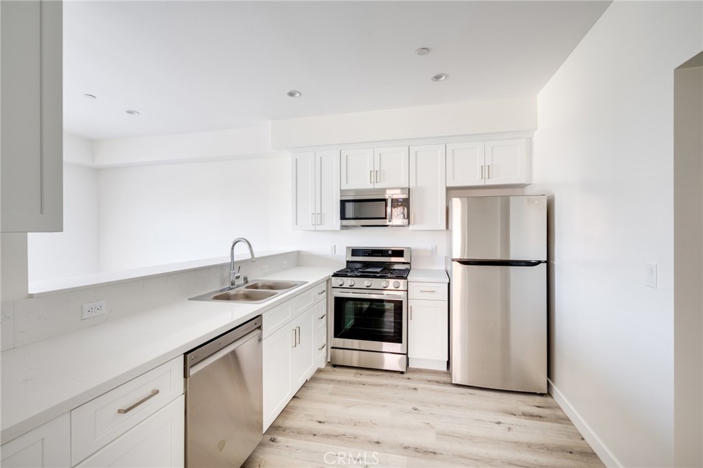 14526 Hartland Street Unit: 307