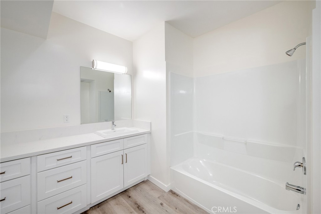 14526 Hartland Street Unit: 307
