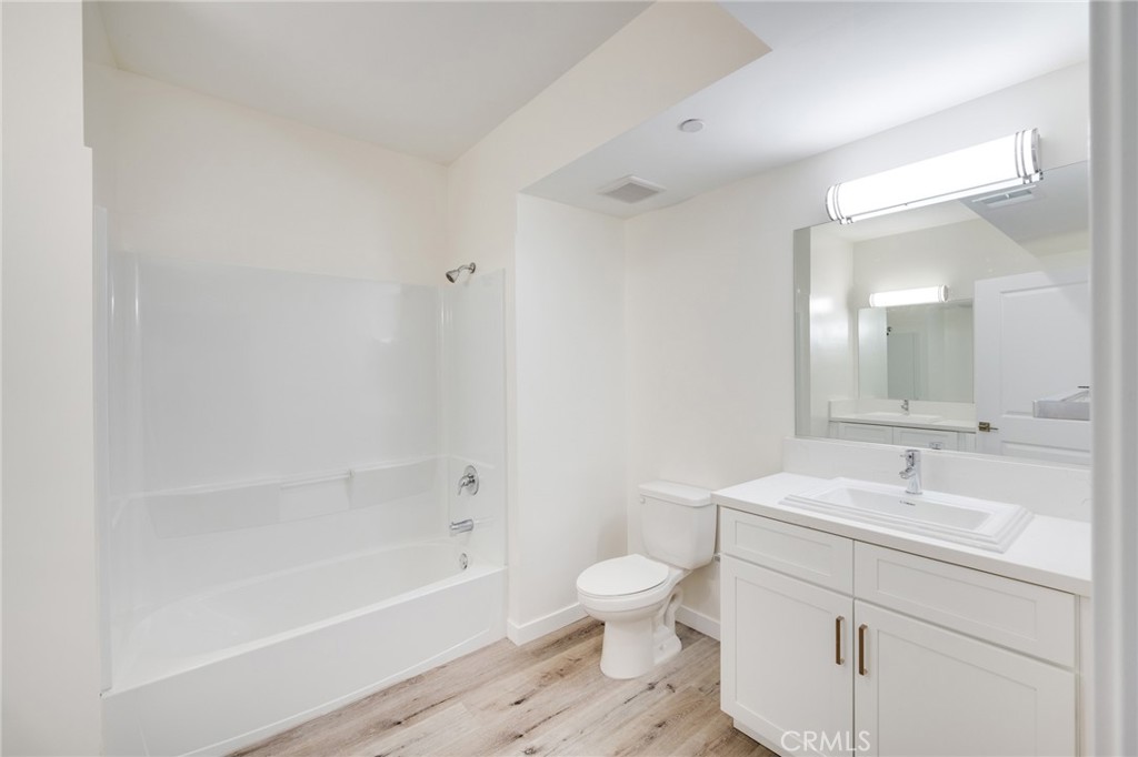 14526 Hartland Street Unit: 307