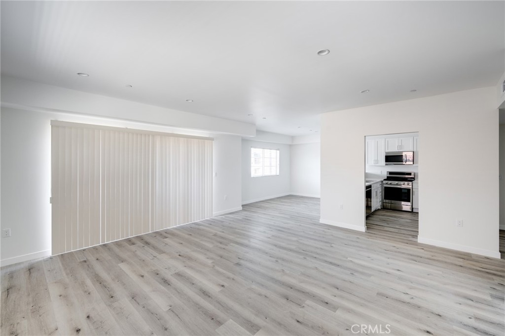 14526 Hartland Street Unit: 307