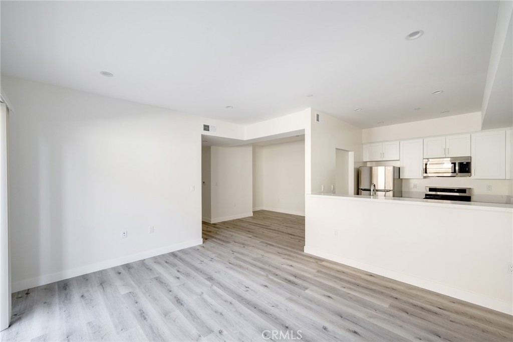 14526 Hartland Street 106