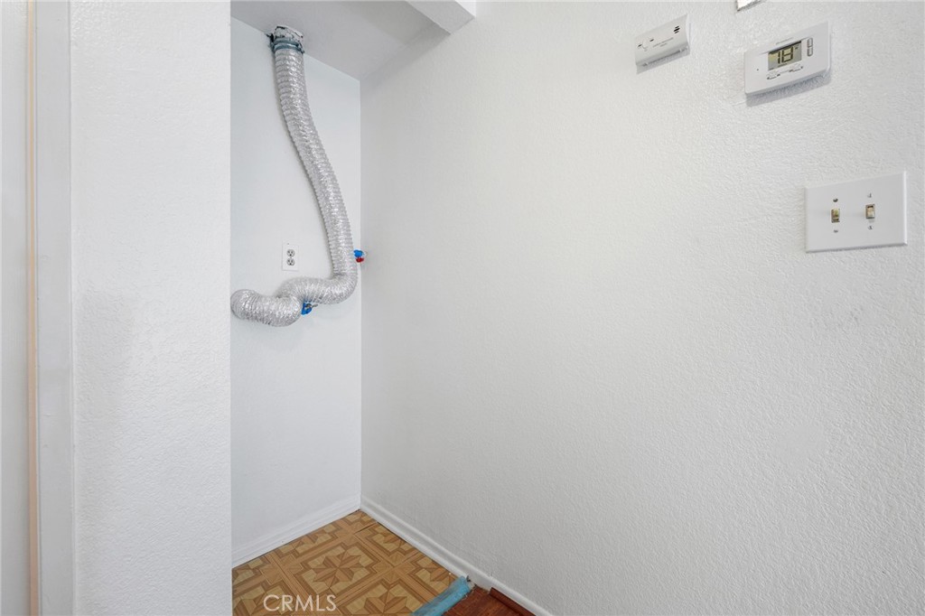 1040 Spazier Avenue 3