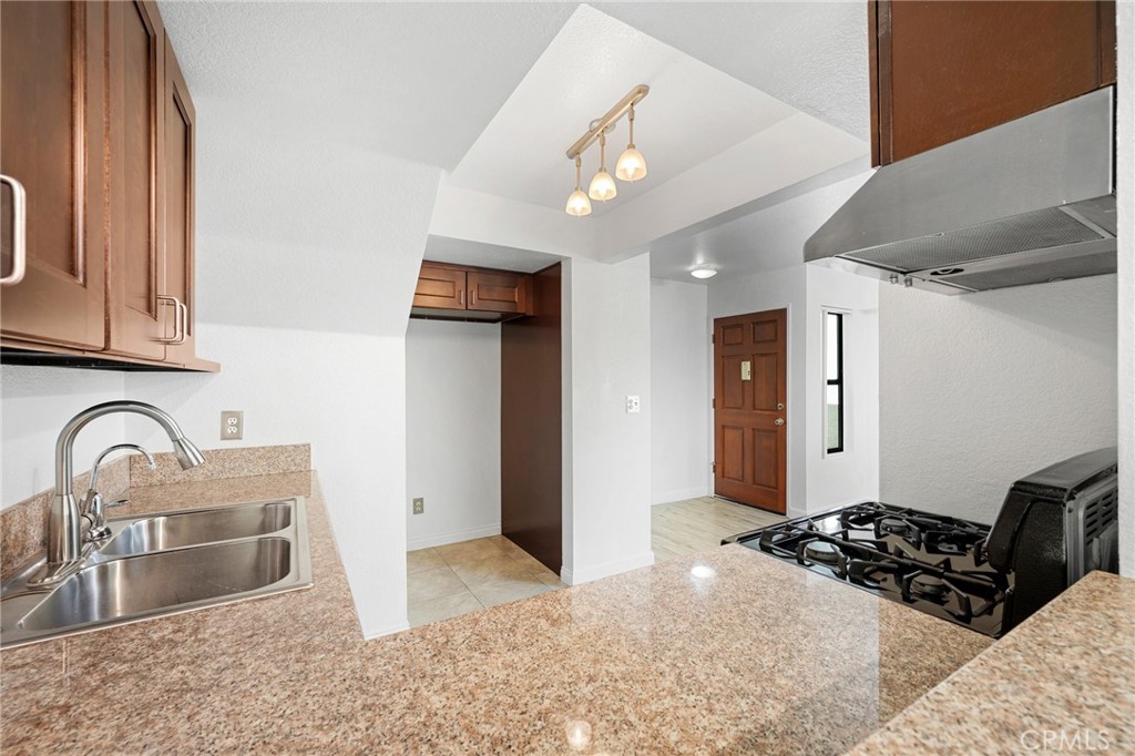 1040 Spazier Avenue 3