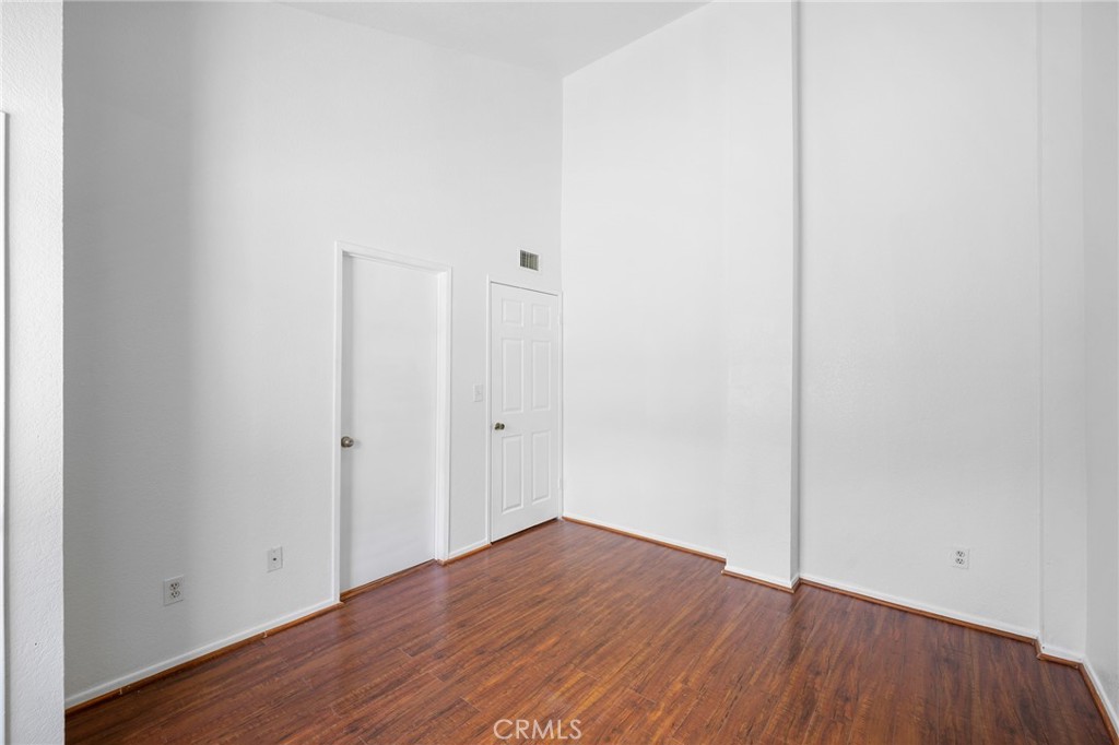 1040 Spazier Avenue 3