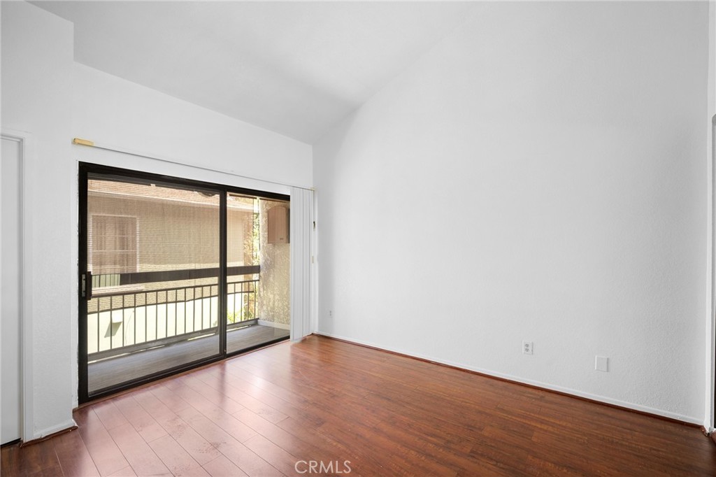 1040 Spazier Avenue 3