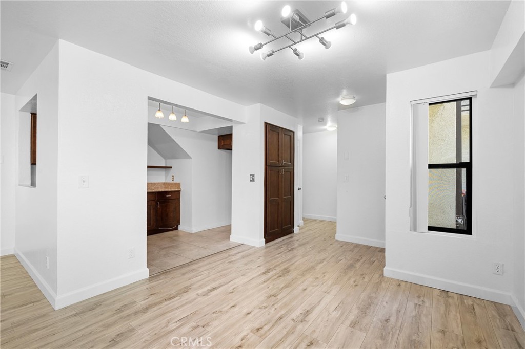 1040 Spazier Avenue 3