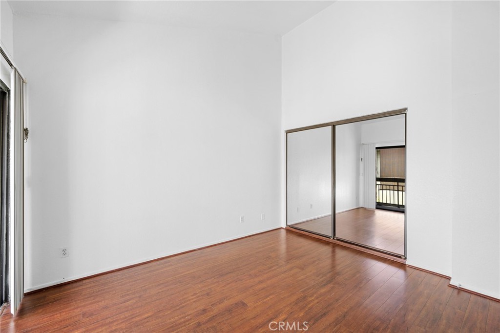 1040 Spazier Avenue 3