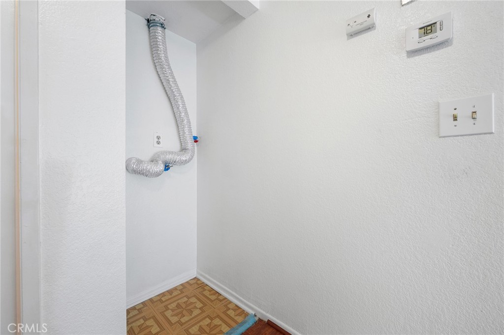 1040 Spazier Avenue 3