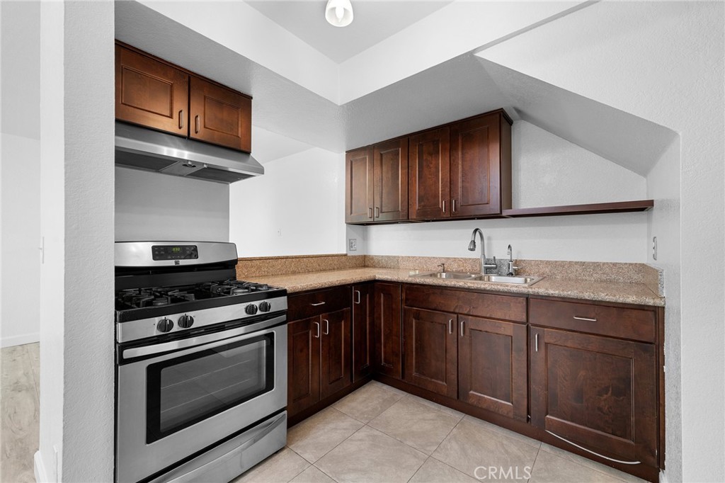 1040 Spazier Avenue 3