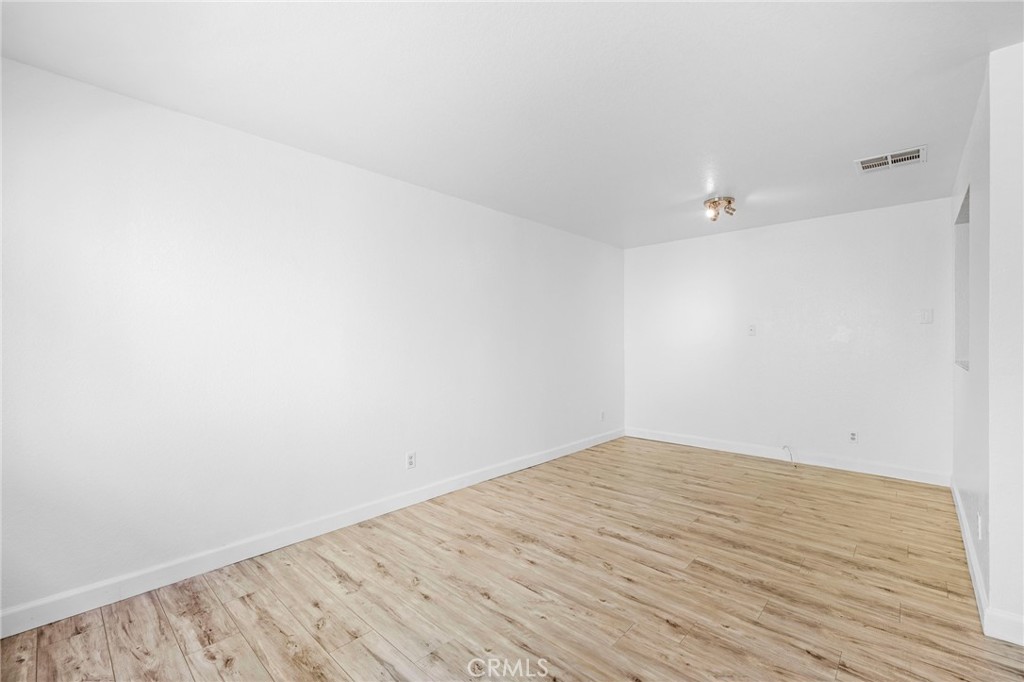 1040 Spazier Avenue 3