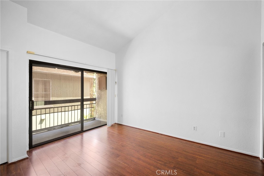 1040 Spazier Avenue 3