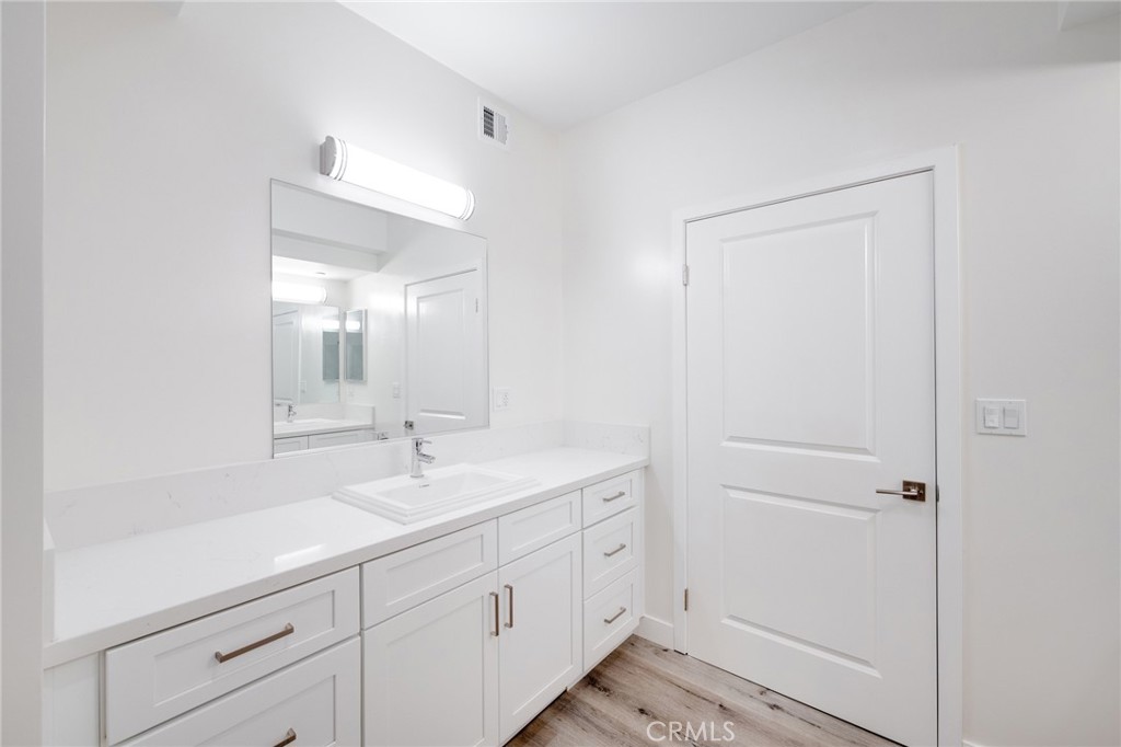 14526 Hartland Street 106