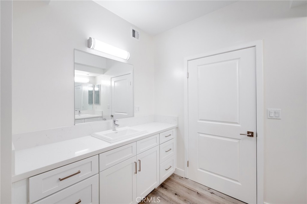 14526 Hartland Street 106