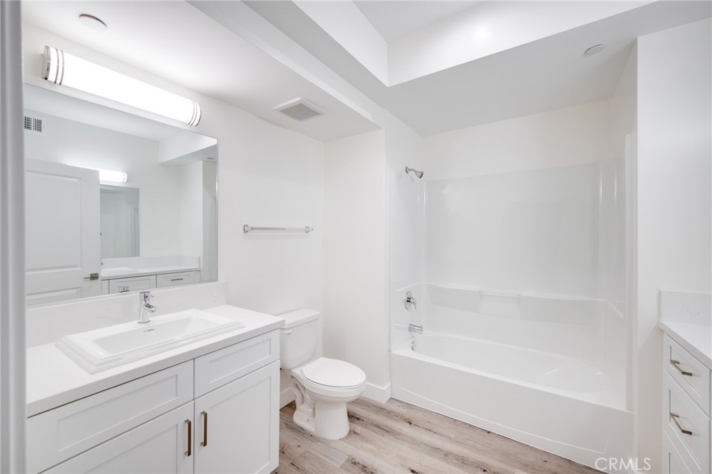 14526 Hartland Street 106