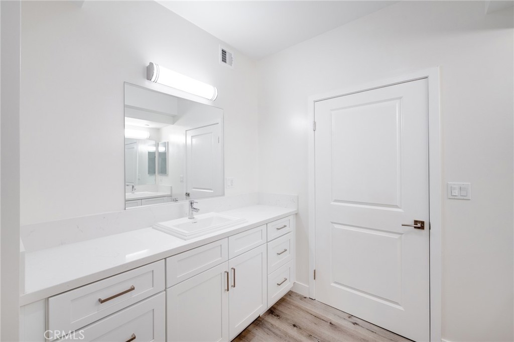 14526 Hartland Street 106