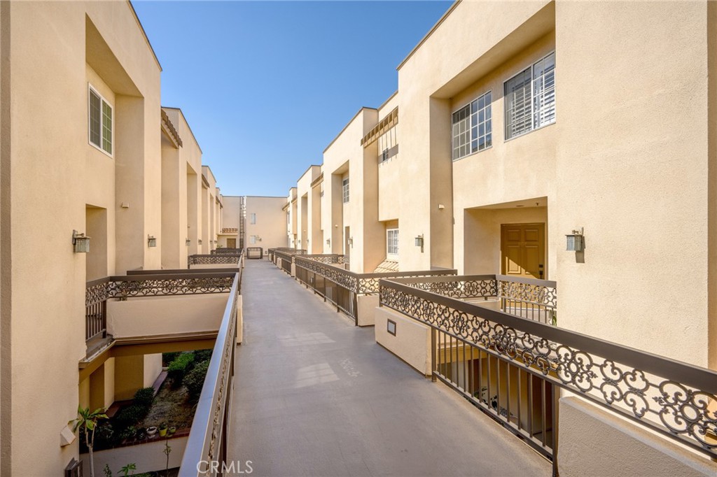 537 N Adams Street 207