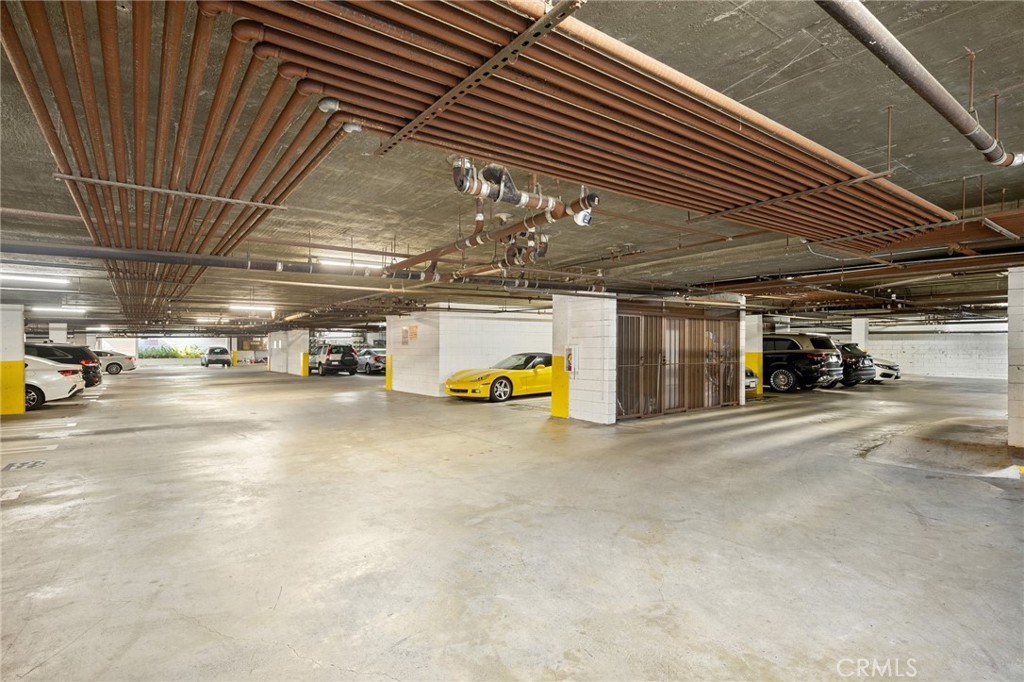 537 N Adams Street 207