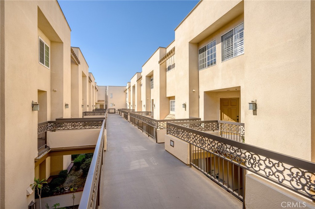 537 N Adams Street 207