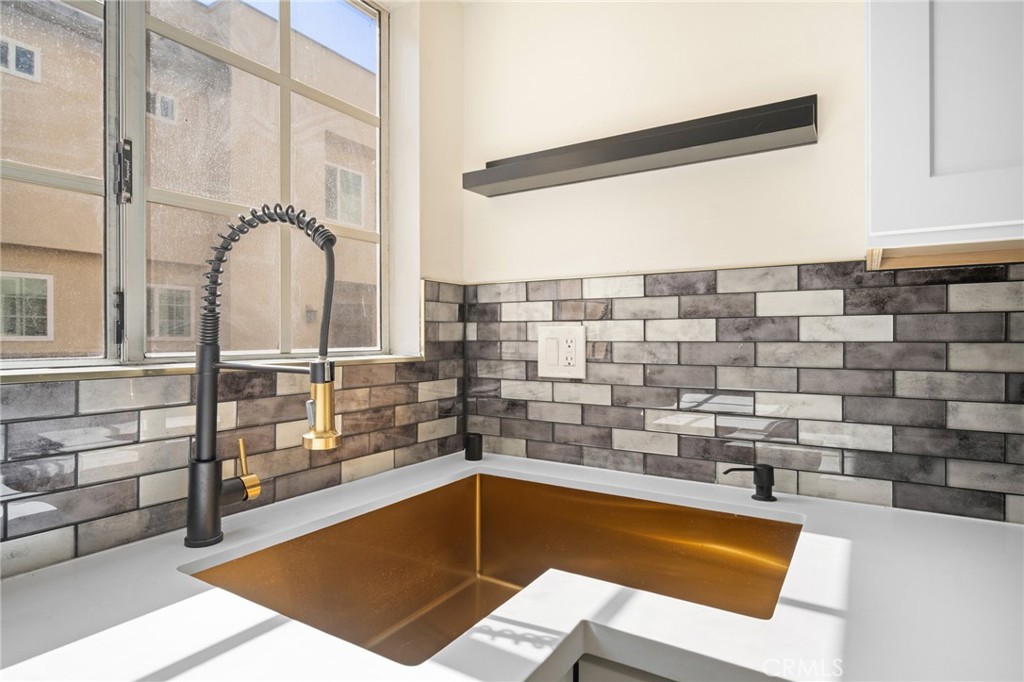 537 N Adams Street 207